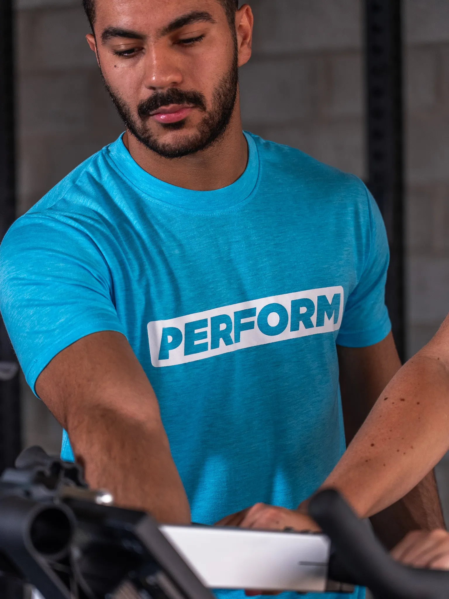 MEN'S PERFORM TEE - BLUE