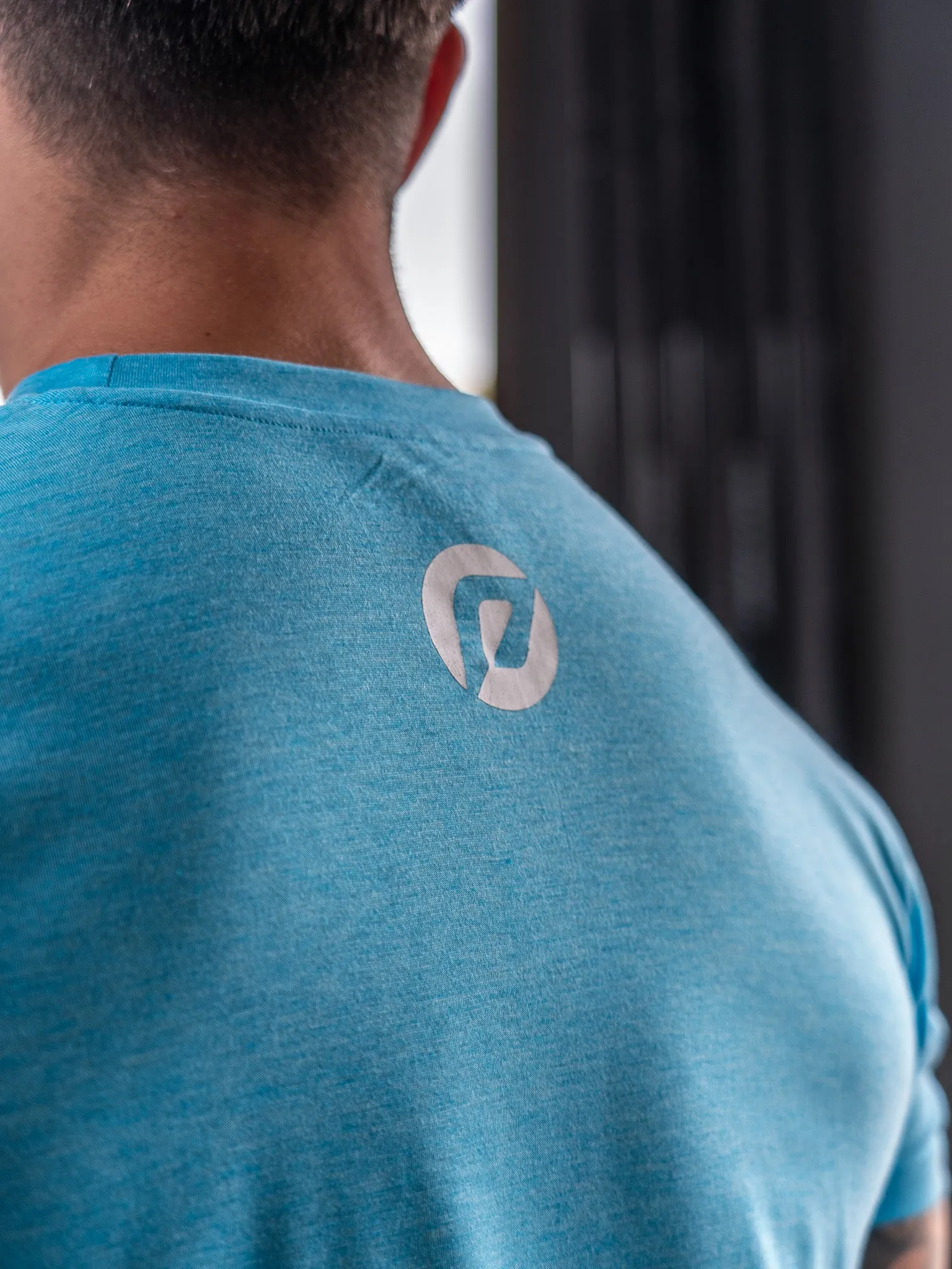 MEN'S PERFORM TEE - BLUE
