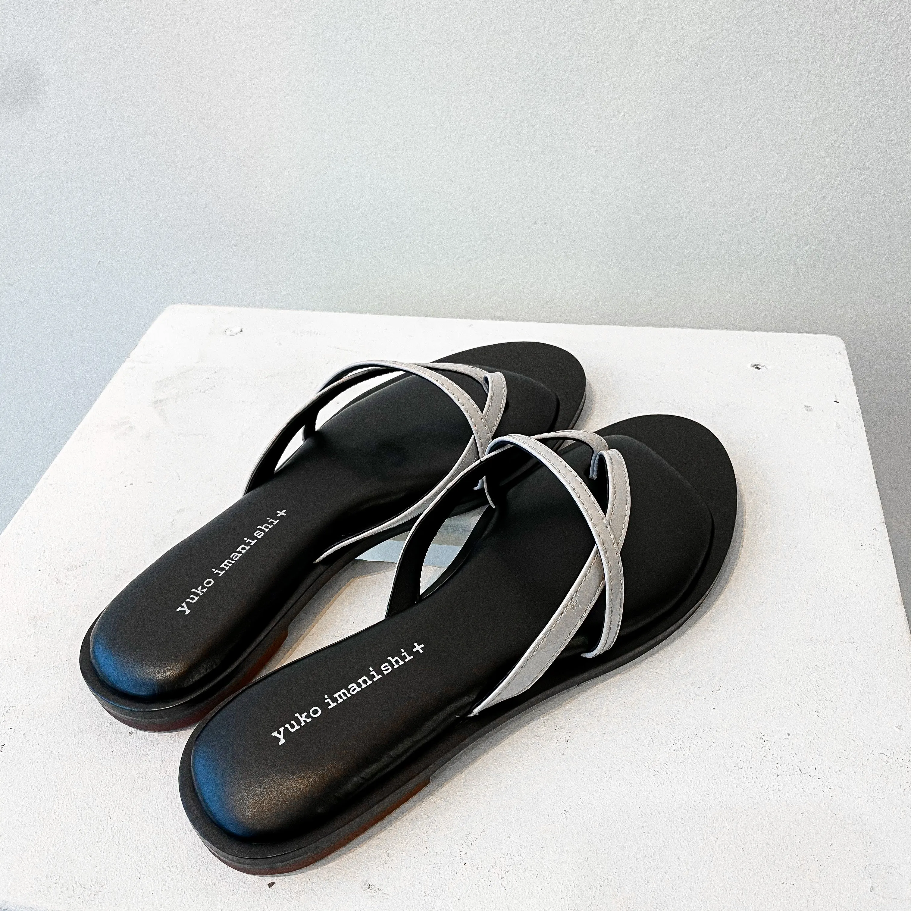 SS21 712027 | Saki - Flip Flop Sandals- Ivory | Yuko Imanishi 