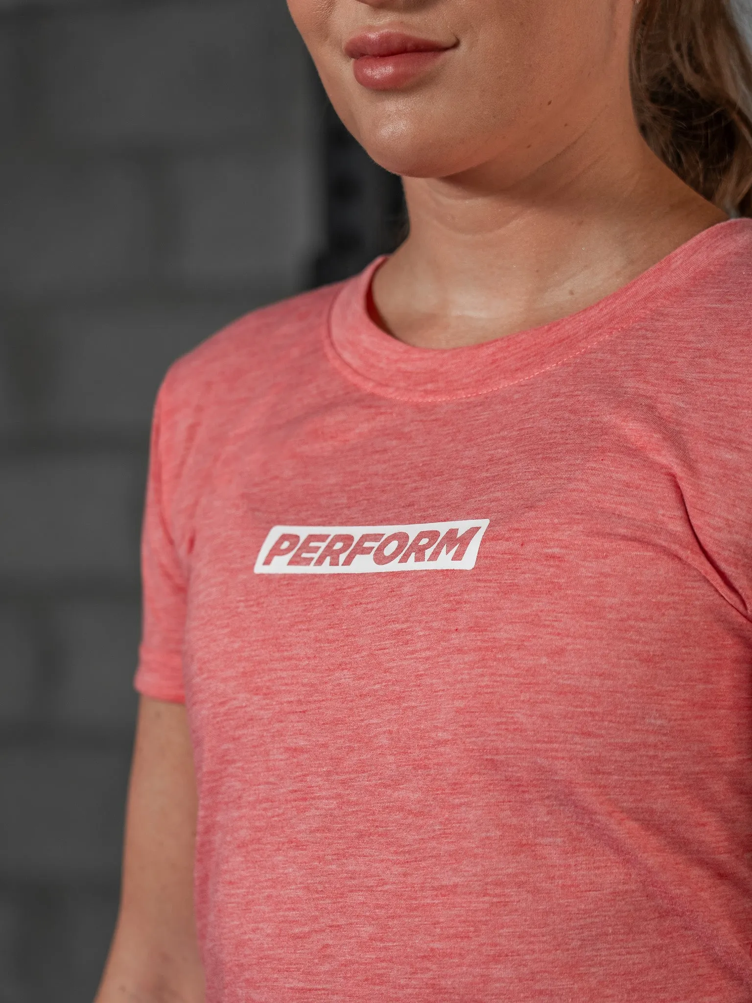 WOMEN'S PERFORM TEE - PINK