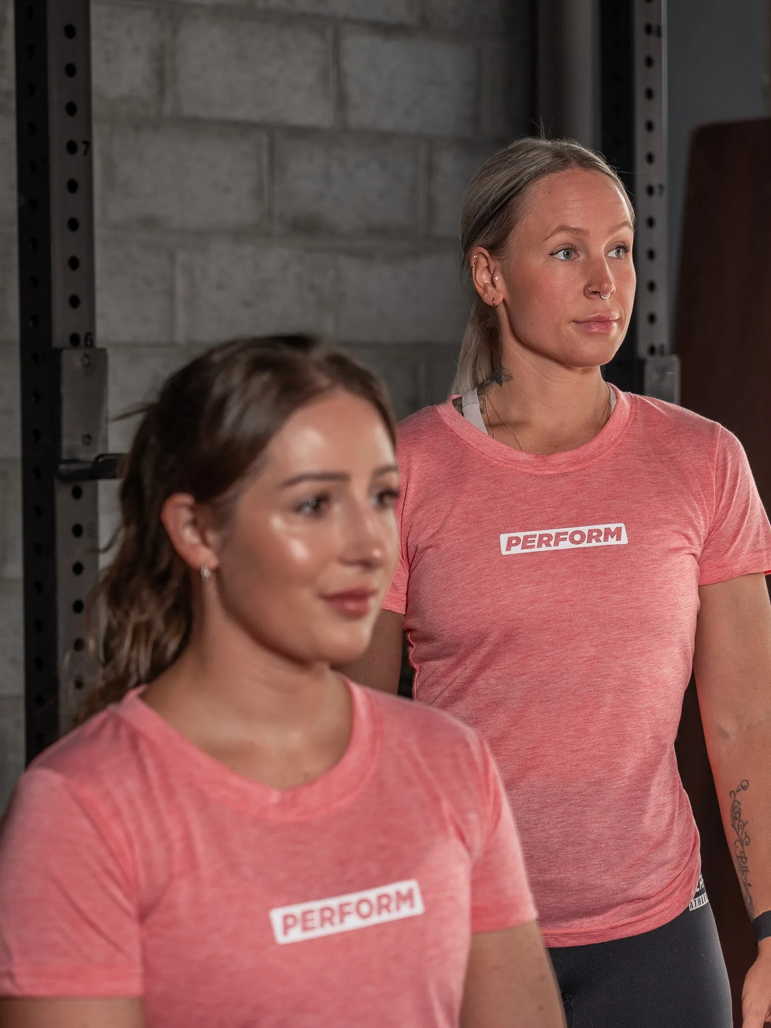WOMEN'S PERFORM TEE - PINK
