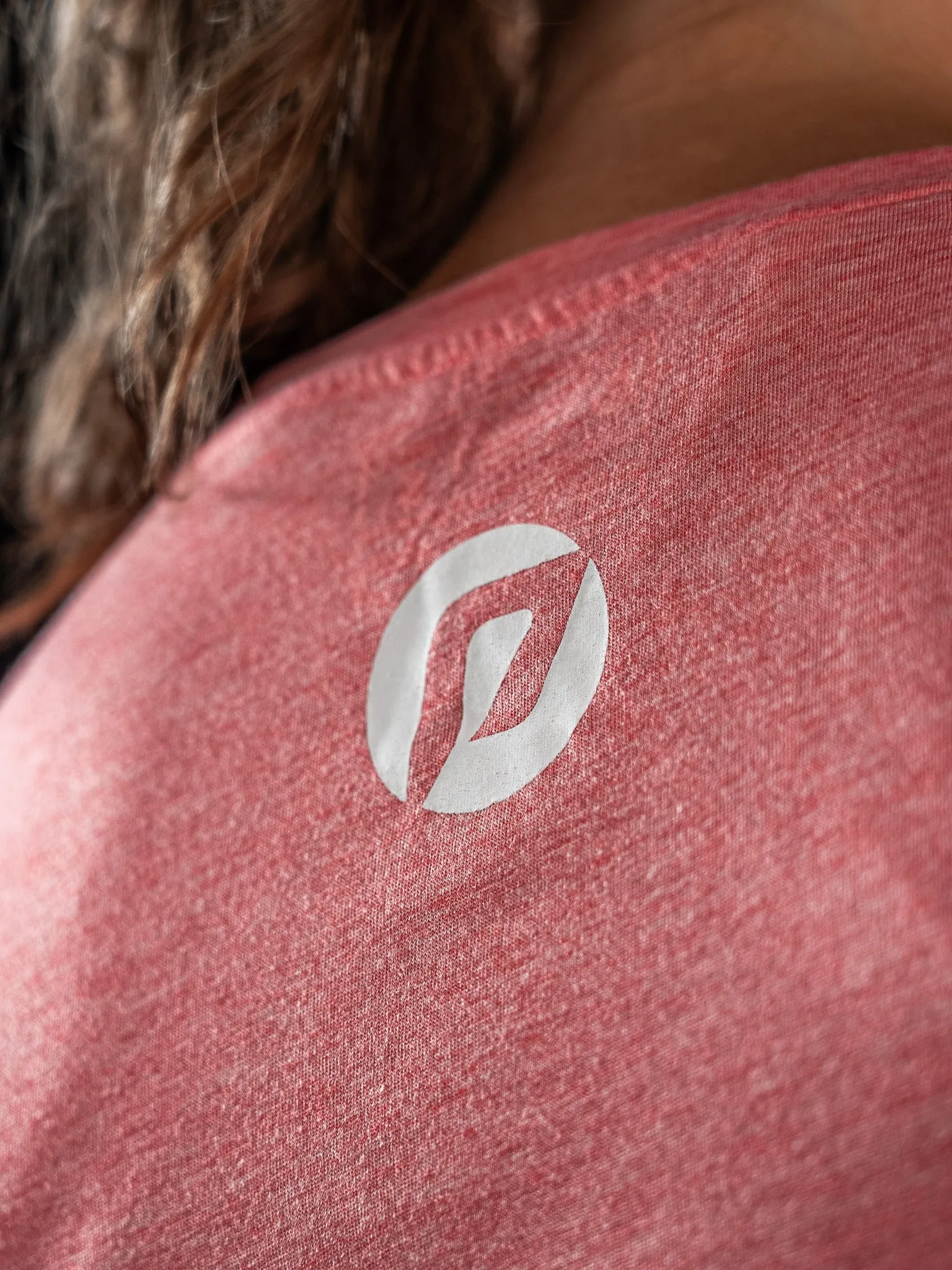 WOMEN'S PERFORM TEE - PINK