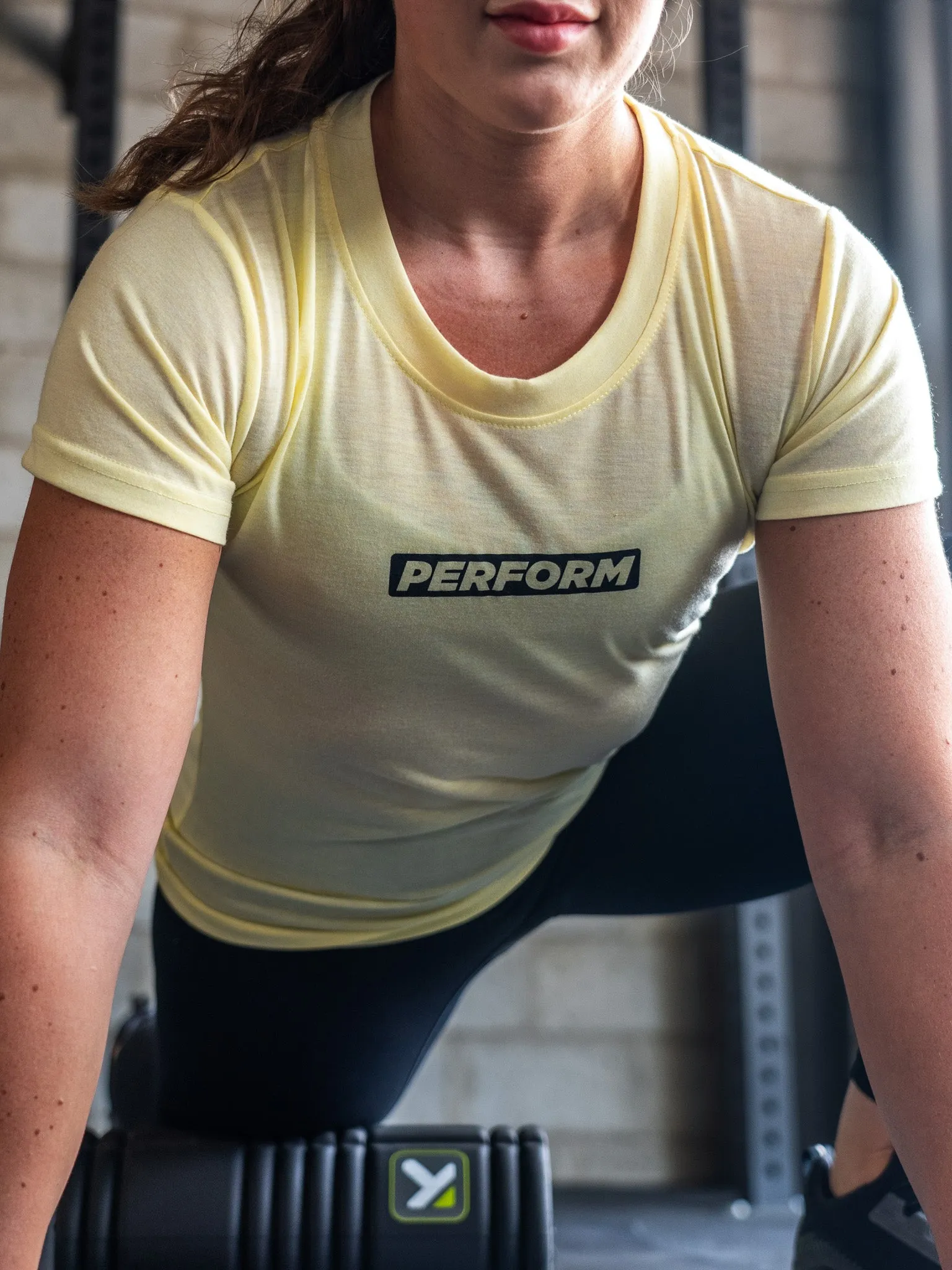 WOMEN'S PERFORM TEE - YELLOW